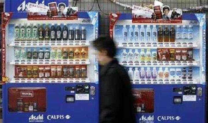 تغريم طالب فرنسي بسبب مقلب لعق القش في سنغافورة