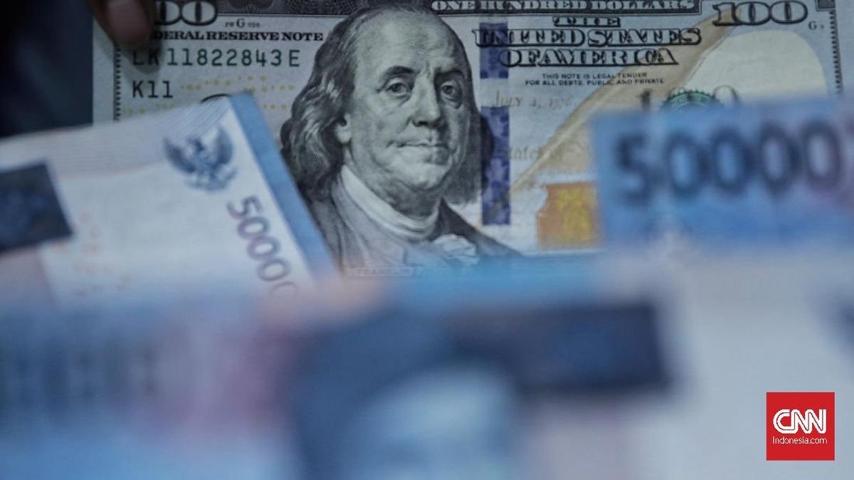تفقد الروبية قوتها إلى 17,993 روبية إندونيسية لكل دولار أمريكي هذا الصباح