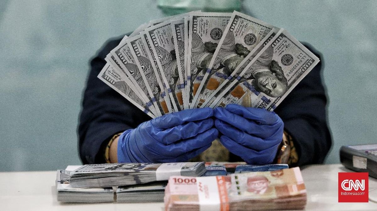 ضعفت الروبية إلى 17,963 روبية إندونيسية لكل دولار أمريكي بعد ظهر اليوم