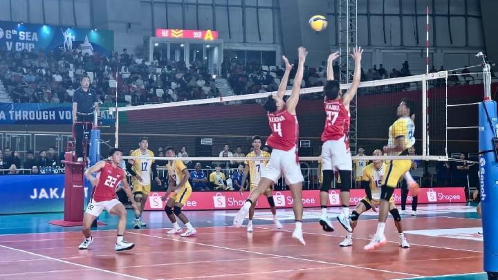 فاز فريق الكرة الطائرة الإندونيسي على كمبوديا بمجموعات متتالية في كأس SEA V