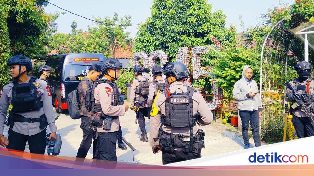يحتوي هذا على تهديد بوجود قنبلة لـ SDN في جنوب جاكرتا، ومرسل الرسالة مطلوب الآن
